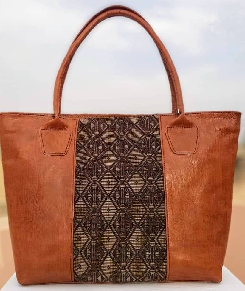 Sac à Main Élégance en Cuir et Tissu Ethnique